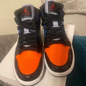 Women's Air Jordan 1 Mid SE shoes size 7